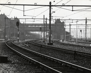 168724 Gezicht op het N.S.-station Amersfoort te Amersfoort, vanaf de sporen richting Zwolle/Apeldoorn.
